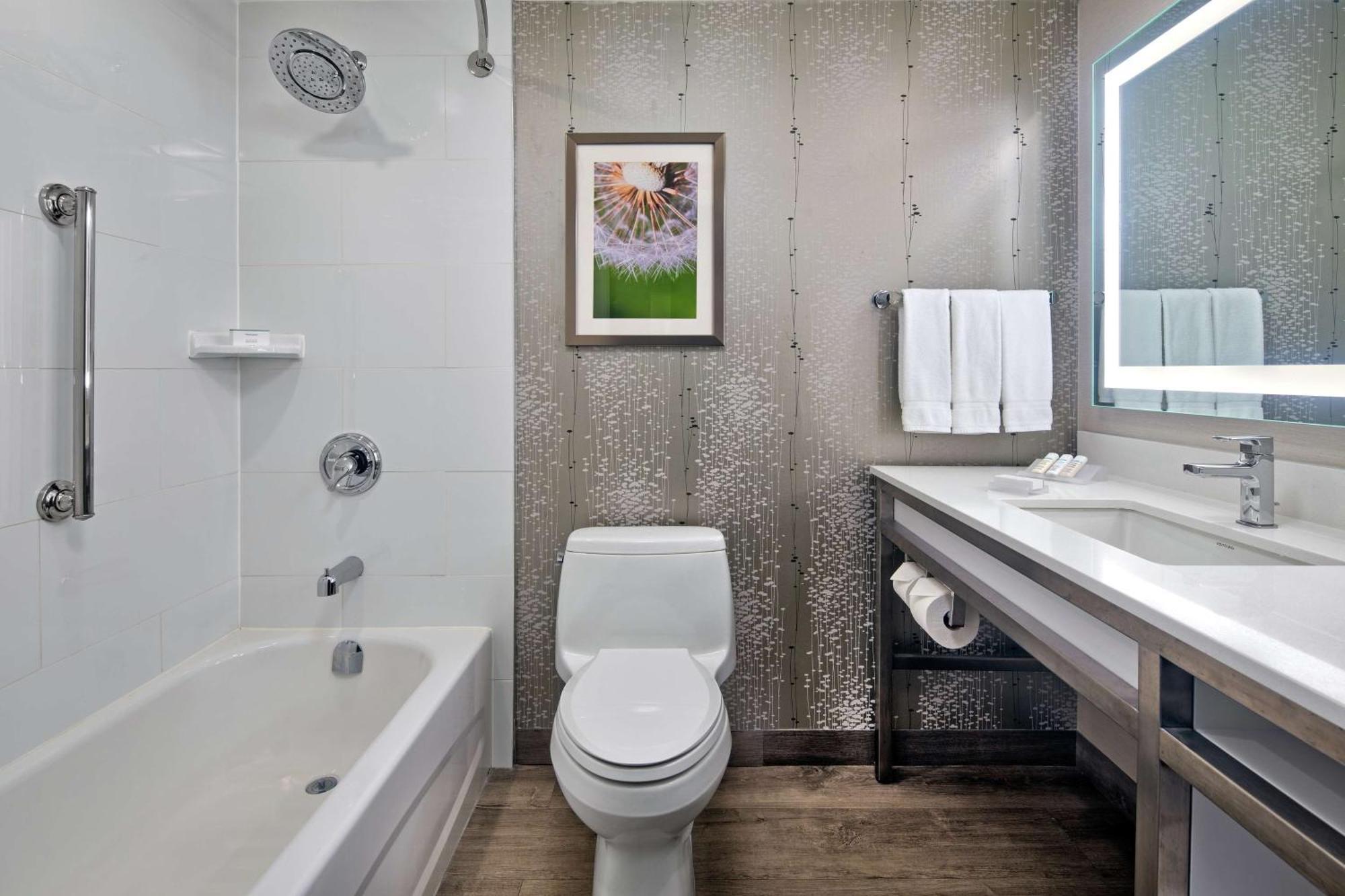 Hilton Garden Inn Toronto-Оквилль Экстерьер фото