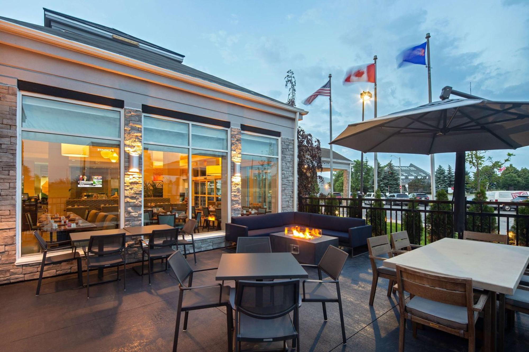 Hilton Garden Inn Toronto-Оквилль Экстерьер фото
