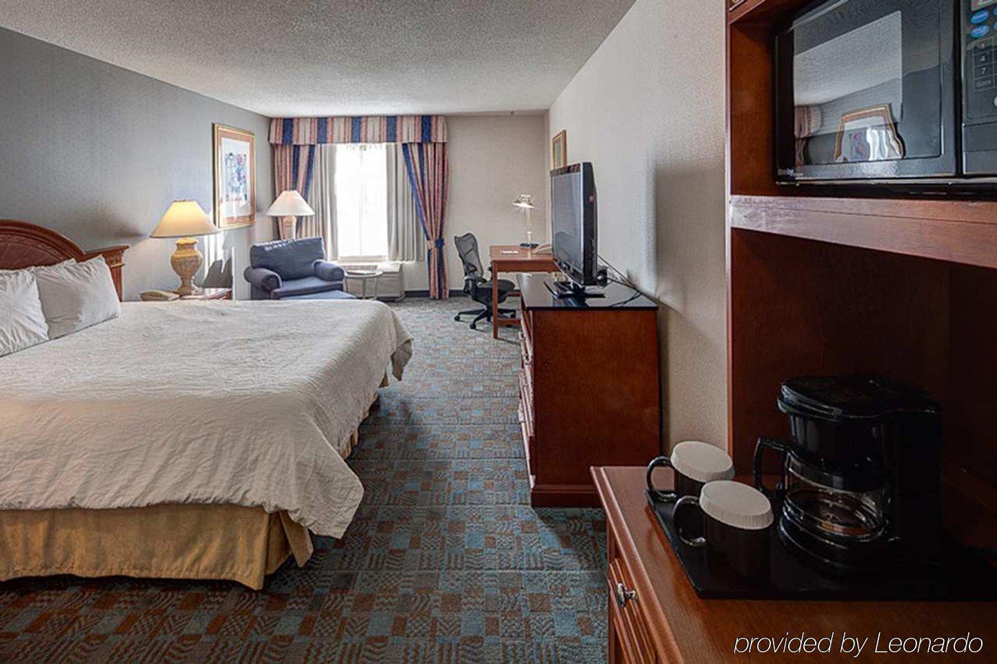 Hilton Garden Inn Toronto-Оквилль Экстерьер фото