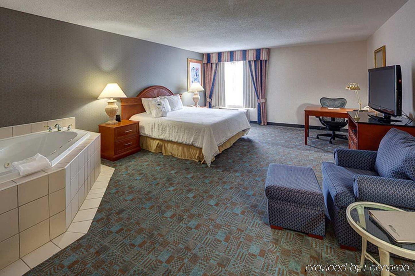 Hilton Garden Inn Toronto-Оквилль Экстерьер фото