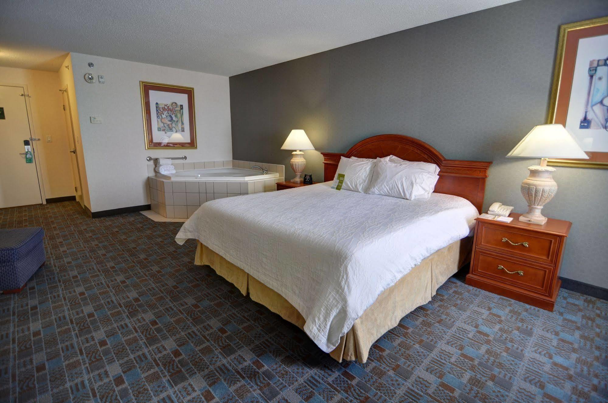 Hilton Garden Inn Toronto-Оквилль Экстерьер фото