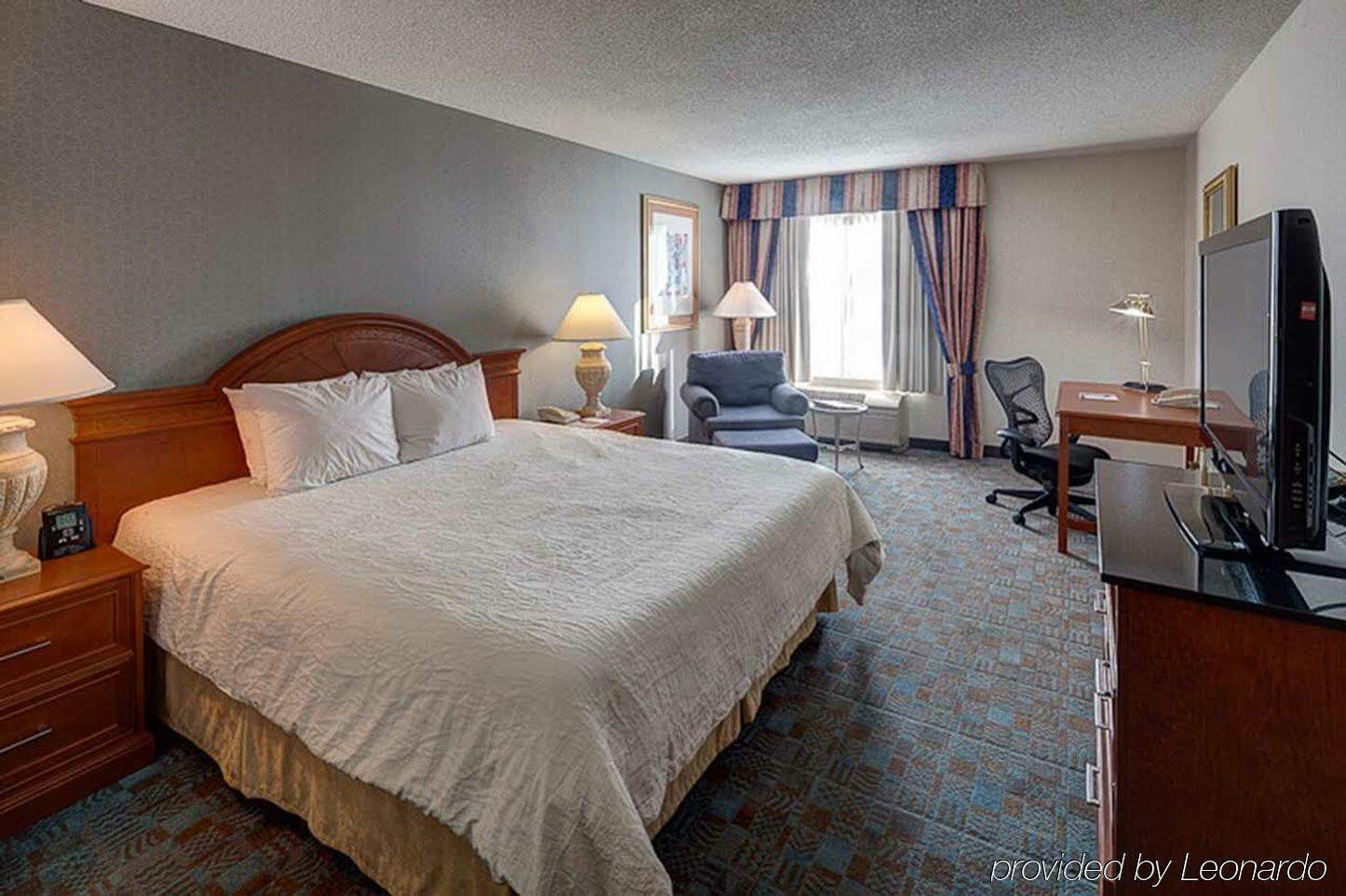Hilton Garden Inn Toronto-Оквилль Экстерьер фото